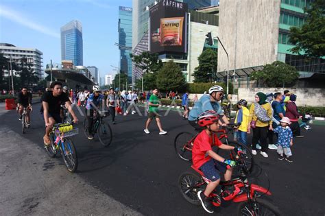  Hari Bebas Kendaraan Bermotor: Een kijkje in de gevechten tegen luchtvervuiling en chaotische verkeersstromen in Jakarta